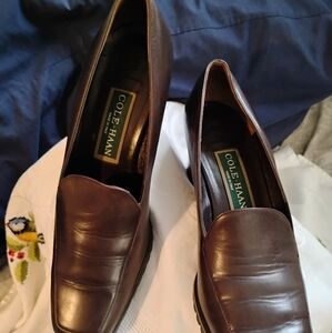 Cole Haan Pump Women's Size 7 B Brown Leather Slip On Apron Toe Block Heel Italy